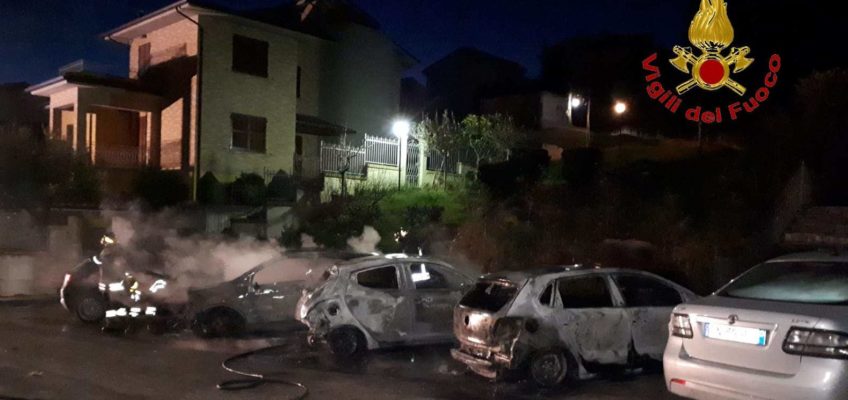 POTENZA PICENA (MC). 5 AUTO IN FIAMME