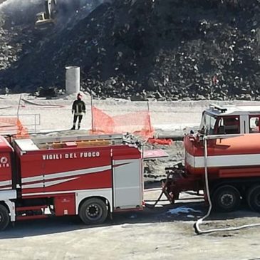 SOTTO CONTROLLO L’INCENDIO ALLA DISCARICA DI TAVULLIA