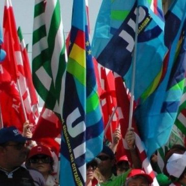 MANIFESTAZIONE SINDACALE ATTRAVERSA IL CENTRO DI ANCONA