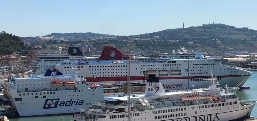 PORTO DI ANCONA FINE SETTIMANA CON MIGLIAIA DI TRANSITI