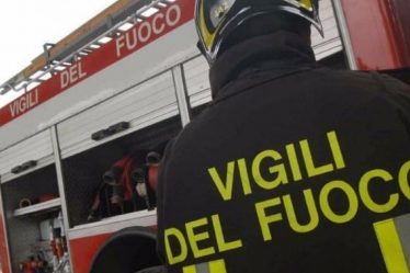 A VALLEFOGLIA MOBILIFICIO IN FIAMME PROBABILMENTE PER DOLO.