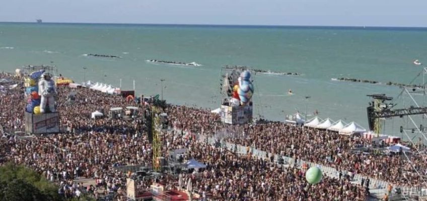 JOVA BEACH PARTY A LIDO DI FERMO: IN 30 MILA ALLA MAXI “FESTA-CONCERTO” SULLA SPIAGGIA