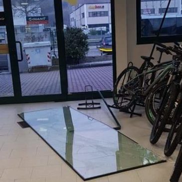 RAID DI BICICLETTE ALLA COPPARO BIKE STORE DI ANCONA, 150 MILA EURO IL BOTTINO