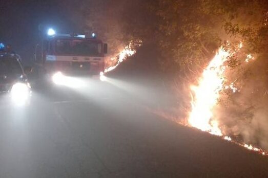 CIVITANOVA: SCIA DI FUOCO NELLA NOTTE