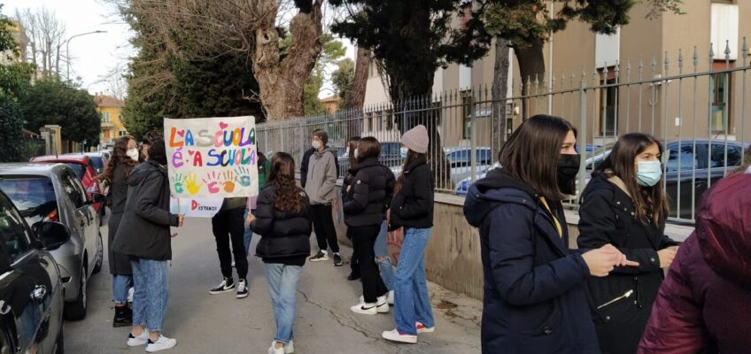 DAD, PROTESTA STUDENTI A SENIGALLIA