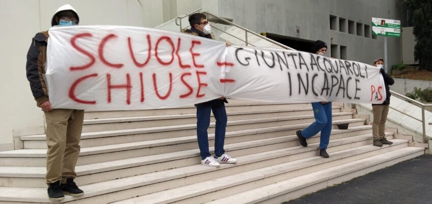 STUDENTI IN PROTESTA CONTRO LA DIDATTICA A DISTANZA FINO AL 31 GENNAIO