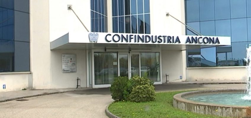 VACCINI NEI LUOGHI DI LAVORO, PAROLA A CONFINDUSTRIA