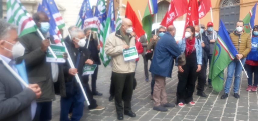 MANCATO SOSTEGNO, MANIFESTANO I LAVORATORI AGRICOLI