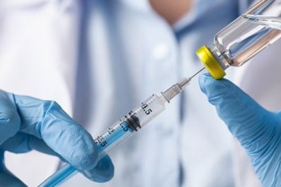 TERZA SETTIMANA IN ZONA GIALLA, ACCELERANO LE VACCINAZIONI