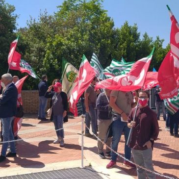 AD ANCONA PRESIDIO PER CHIEDERE SICUREZZA NEI LUOGHI DI LAVORO