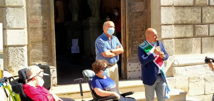 A OSIMO LA LEGA DEL FILO D’ORO LANCIA LO “YARN BOMBING”