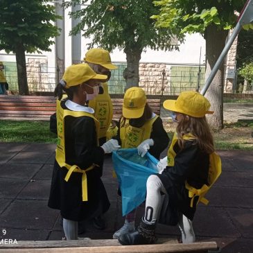 MUCCIA, I BAMBINI PULISCONO I GIARDINI