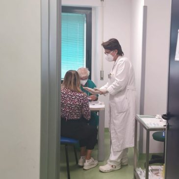 VACCINI AI FRAGILI, AL VIA LA TERZA DOSE