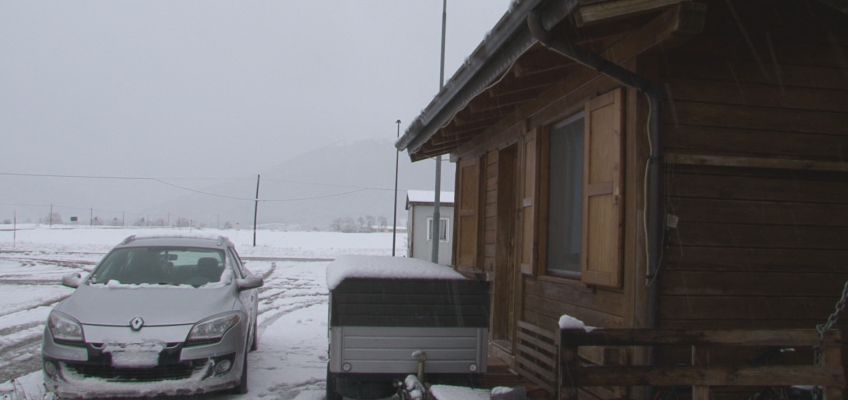 PRIMA NEVE SULL’APPENNINO MARCHIGIANO E PER I TERREMOTATI SI PREPARA IL QUINTO INVERNO NELLE CASE D’EMERGENZA