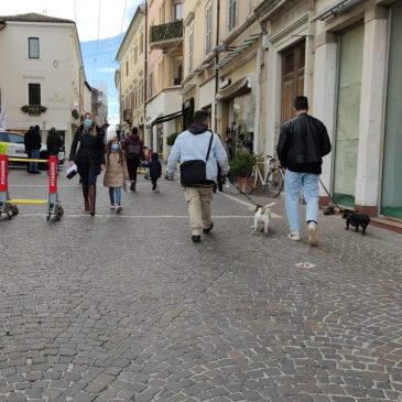 MARCHE IN ZONA GIALLA, I PARERI DI COMMERCIANTI E CITTADINI