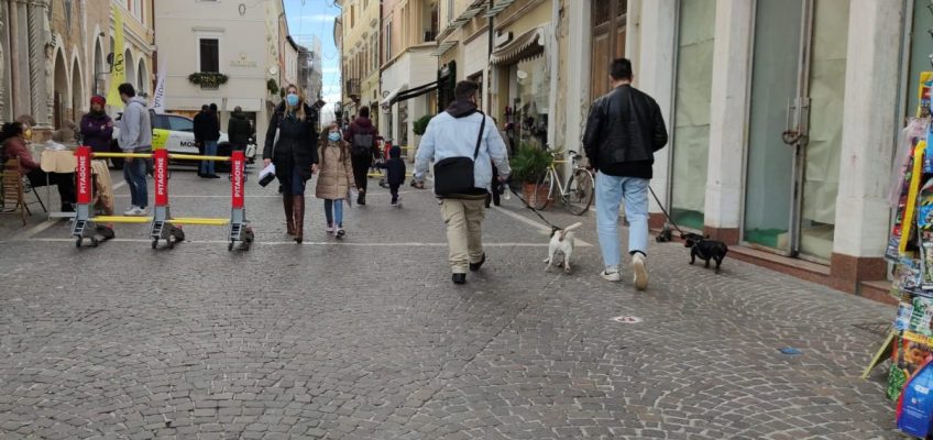 PESARO, MASCHERINA OBBLIGATORIA IN CENTRO