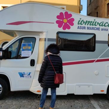 “PARLIAMONE INSIEME”, LA CAMPAGNA INFORMATIVA PER CONVINCERE I NO VAX