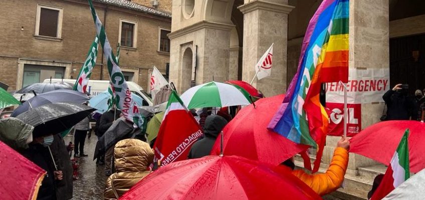 LE MARCHE IN PIAZZA  PER LA PACE E CONTRO LA GUERRA IN UCRAINA