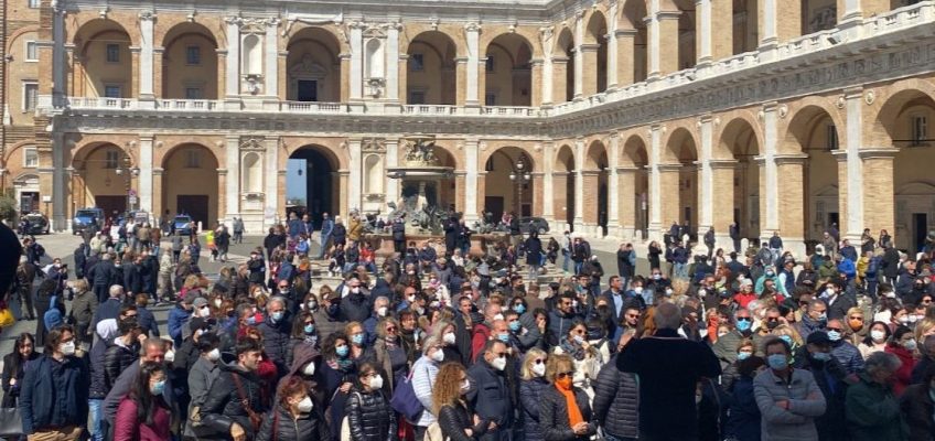 PASQUA, TANTI FEDELI  A LORETO