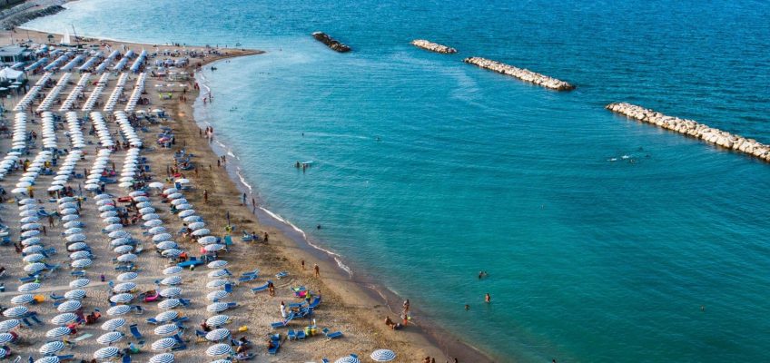 BOOM NELLE SPIAGGE, PARTE LA STAGIONE BALNEARE