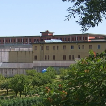 OTTO CELLULARI CON SIM PER UN DETENUTO AL CARCERE DI ASCOLI PICENO