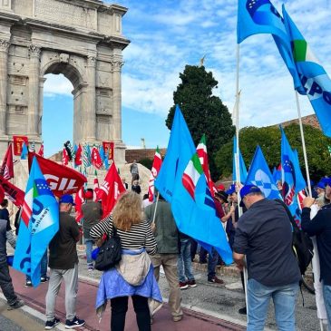 MORTI BIANCHE, MANIFESTAZIONE AL PORTO DI ANCONA