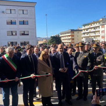 TAGLIO DEL NASTRO NELLA SEDE OPERATIVA DEI VVF, PRESENTE IL SOTTOSEGRETARIO PRISCO