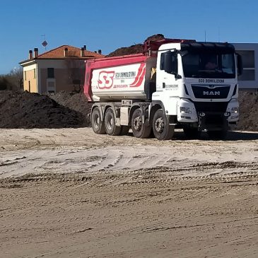 A SENIGALLIA VIA I DETRITI DELL’ALLUVIONE, LA SPIAGGIA SI PREPARA ALLA PASQUA