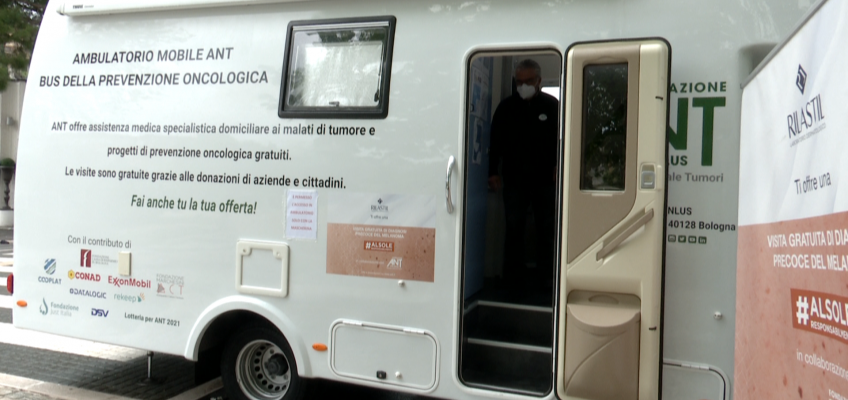 UN CAMPER PER LA SALUTE. AD ANCONA SBARCA ANT PER PREVENIRE IL MELANOMA