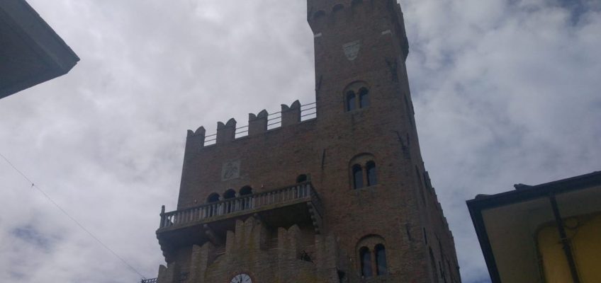 A TAVOLETO IL CASTELLO E’ IN VENDITA