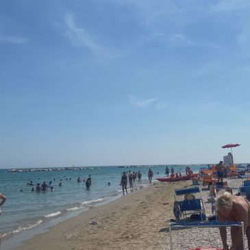 ULTIMA DOMENICA DI AGOSTO, SPIAGGE SOLD OUT