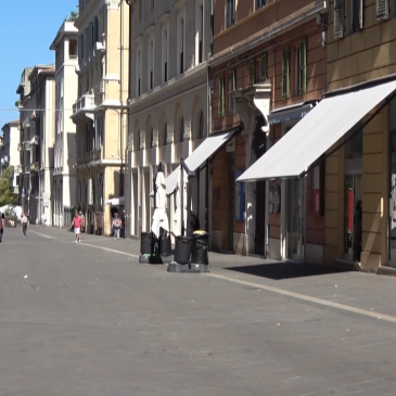 ANCONA DESERTA E MOLTI NEGOZI CHIUSI