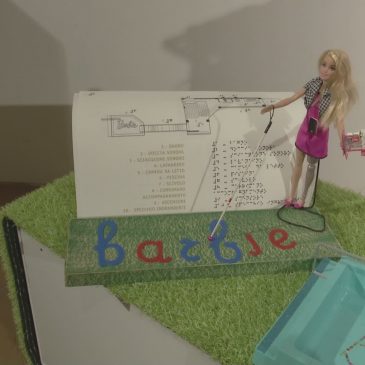 AL MUSEO OMERO DI ANCONA LA CASA DI BARBIE NON VEDENTE