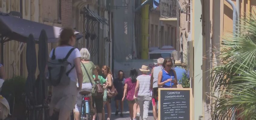 IN CALO IL TURISMO NELLE MARCHE MA AUMENTANO I TURISTI STRANIERI