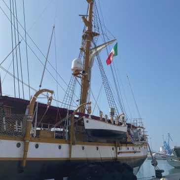 ATTRACCA AD ANCONA LA NAVE SCUOLA PALINURO