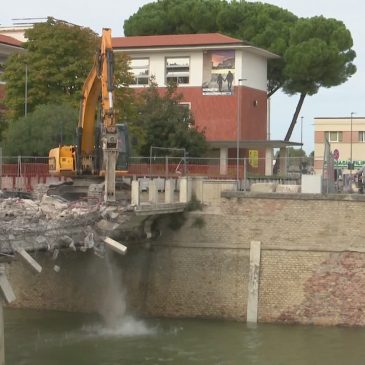 INIZIATA LA DEMOLIZIONE DEL PONTE GARIBALDI