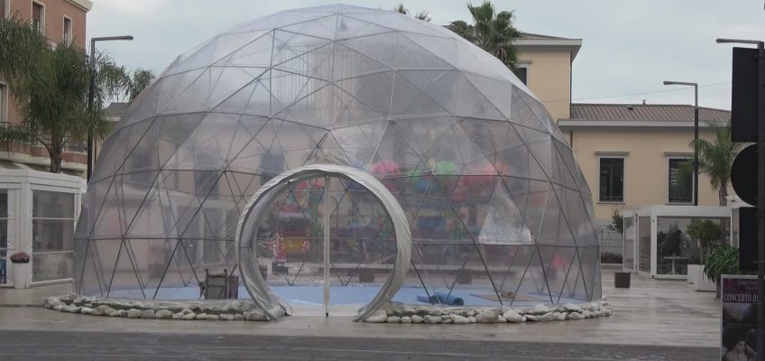 PORTO SAN GIORGIO SI PREPARA AL NATALE CON UN GRANDE IGLOO