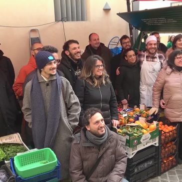 A PESARO FESTA PER IL TRASLOCO DEL MERCATO DELLE ERBE, VIA AL CANTIERE DI SAN DOMENICO