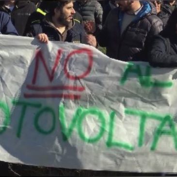 A VILLA FASTIGGI LA PROTESTA DEI COMITATI CONTRO LA COSTRUZIONE DELL’IMPIANTO FOTOVOLTAICO