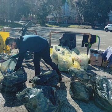 AD ANCONA ARRIVA PLASTIC FREE A RIPULIRE PIAZZA D’ARMI