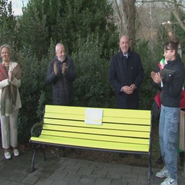 A TOLENTINO UNA PANCHINA  GIALLA CONTRO IL BULLISMO