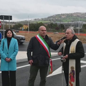 NUOVA ROTATORIA AL CARGOPIER: “PER AURORA E LE ALTRE VITTIME”