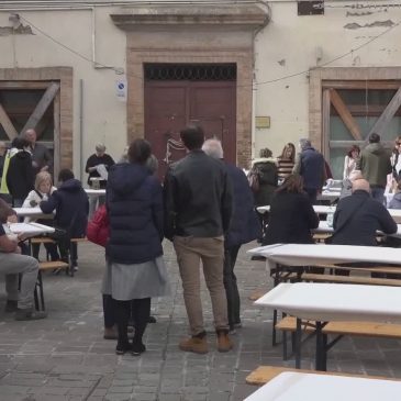 A CAMERINO LA COLAZIONE PASQUALE TORNA IN PIAZZA CAVOUR