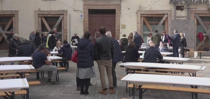 A CAMERINO LA COLAZIONE PASQUALE TORNA IN PIAZZA CAVOUR