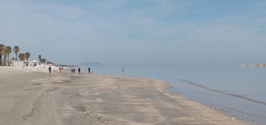 TEMPERATURE RECORD, PREPARATIVI IN CORSO SULLE SPIAGGE MARCHIGIANE