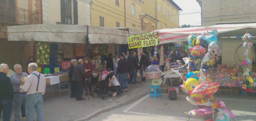 A CASTELLEONE DI SUASA SI FESTEGGIA LA FIERA DEL LUPINO