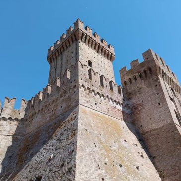 OFFAGNA, DOMENICA DI SOLE E TURISTI