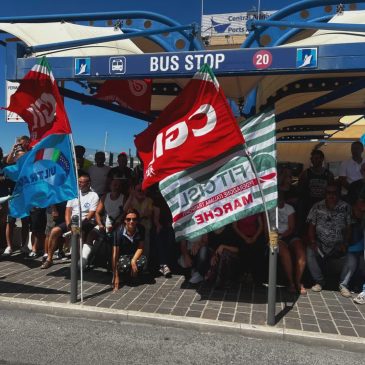 ANCONA, SIT IN DEI LAVORATORI DEL PORTO PER IL RINNOVO DEL CONTRATTO