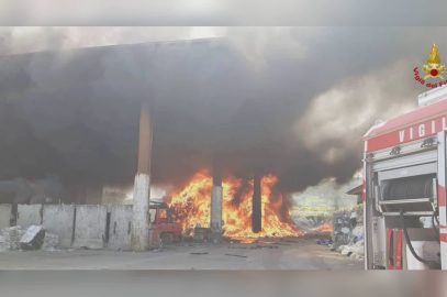 MAXI INCENDIO ALLA ITLASERVIZI DI PORTO D’ASCOLI