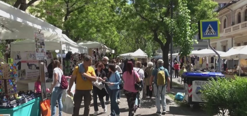 SAN CIRIACO: COMPERE TRA GLI STAND E CACCIA AL PARCHEGGIO